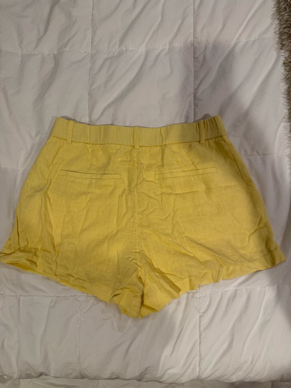 Linen Short - Picture 2 of 3